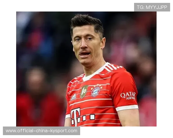 巴萨前锋莱万表现稳健，助球队稳住榜首位置